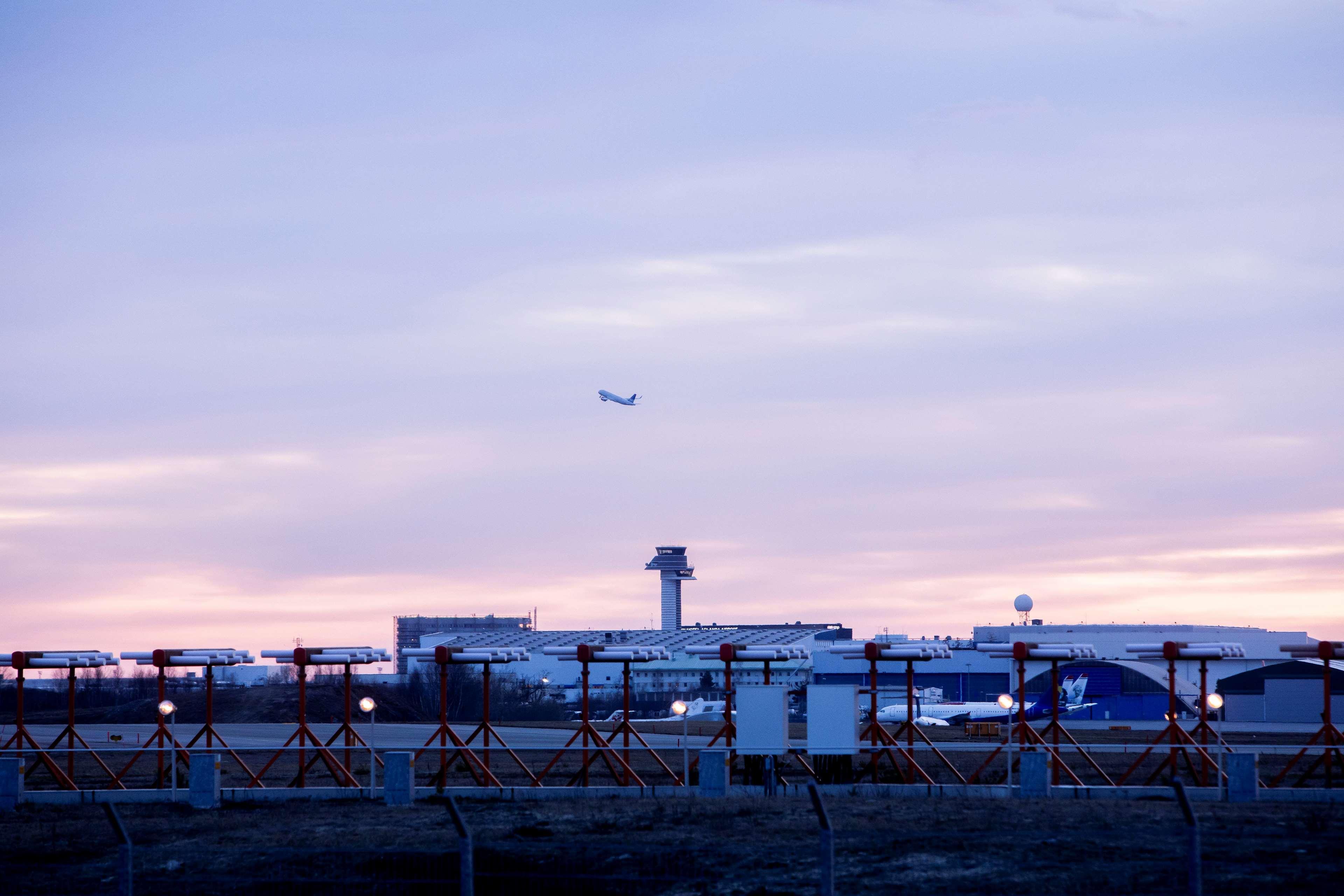 Radisson Blu Airport Terminal Hotel Arlanda Exterior photo The airport at night