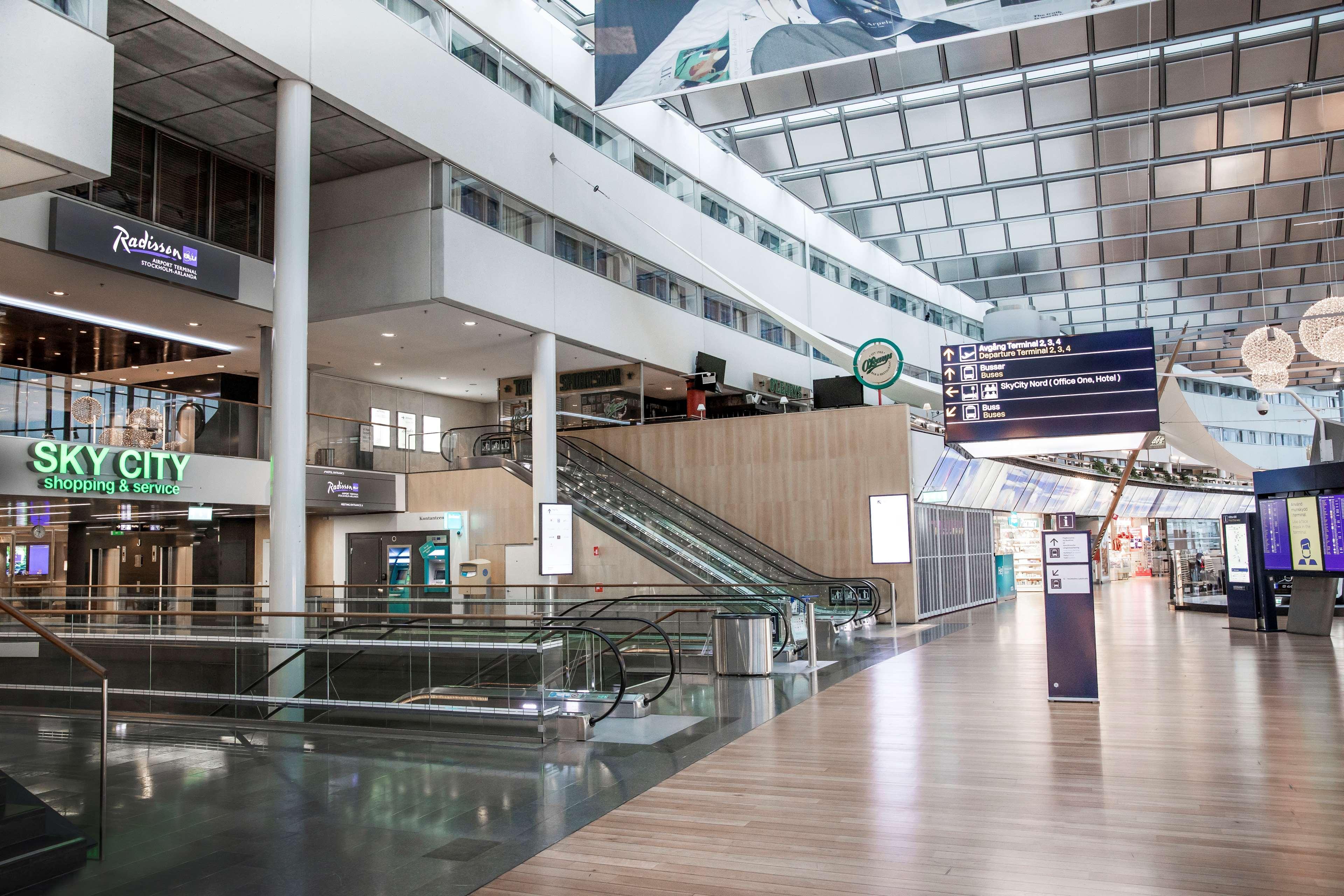 Radisson Blu Airport Terminal Hotel Arlanda Exterior photo Sky City shopping mall