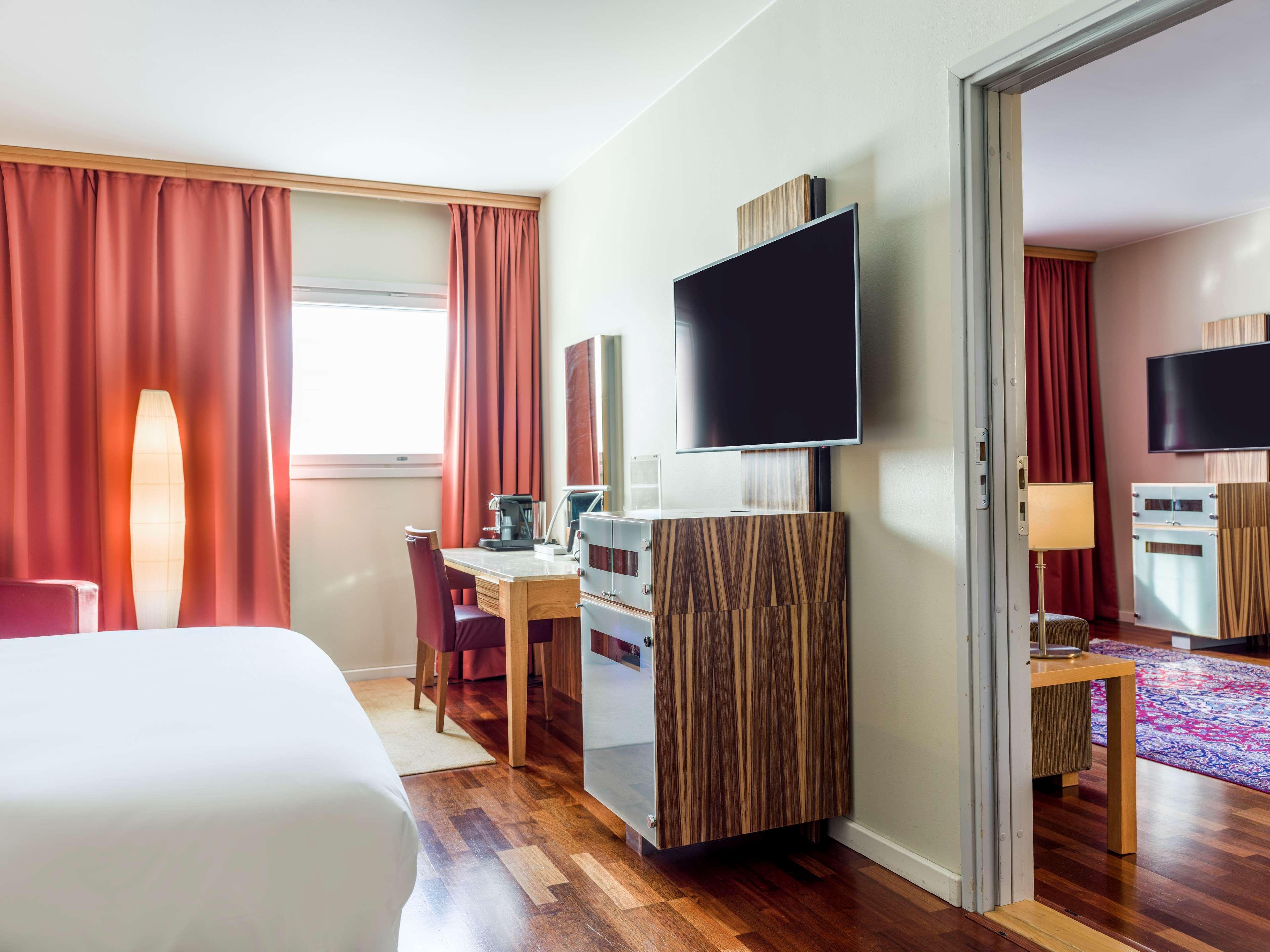 Radisson Blu Airport Terminal Hotel Arlanda Exterior photo Room interior