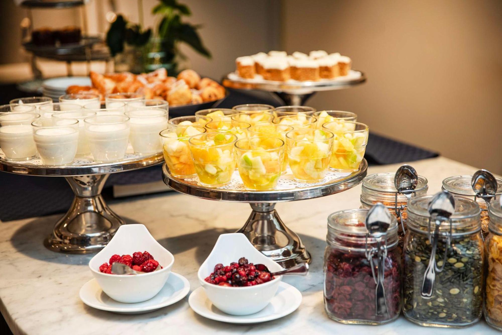 Radisson Blu Airport Terminal Hotel Arlanda Exterior photo Breakfast buffet at the hotel