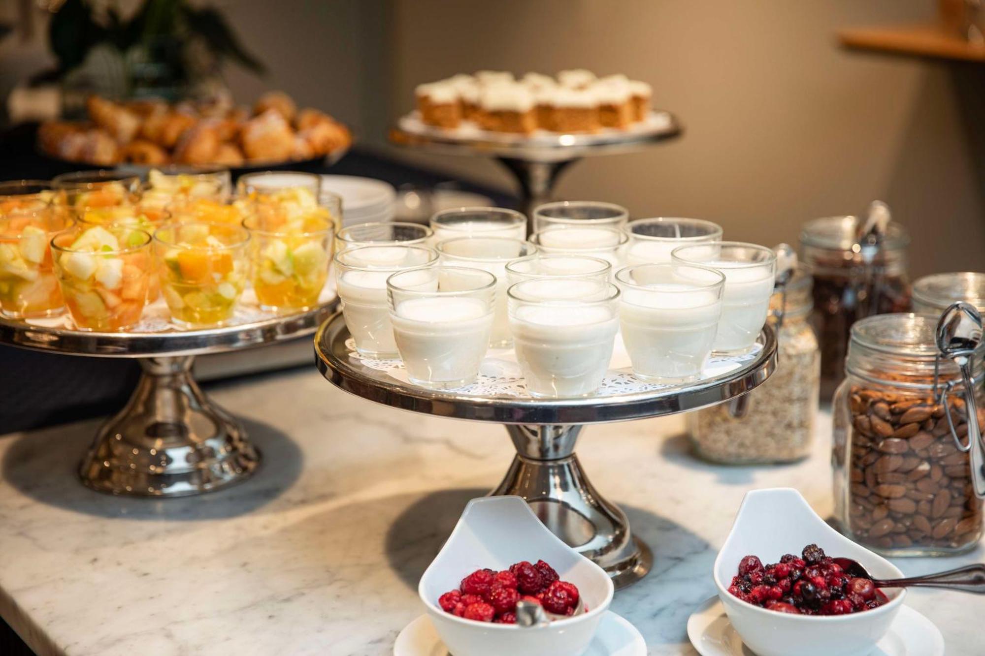 Radisson Blu Airport Terminal Hotel Arlanda Exterior photo Breakfast buffet at the hotel