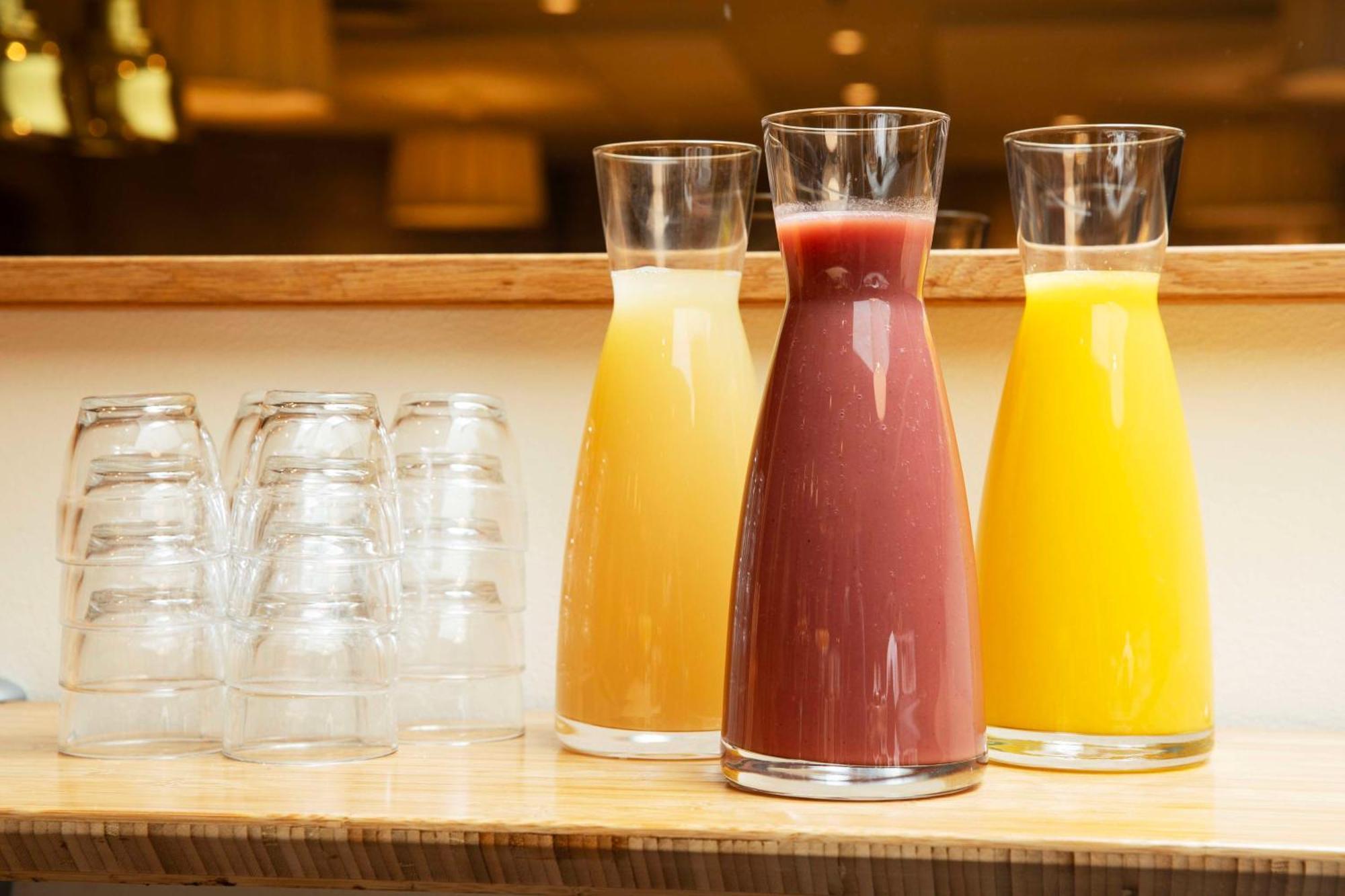 Radisson Blu Airport Terminal Hotel Arlanda Exterior photo Juice