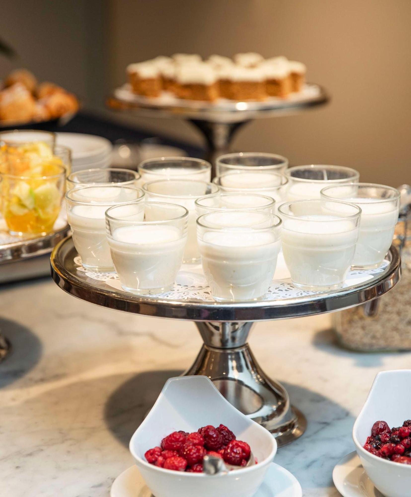 Radisson Blu Airport Terminal Hotel Arlanda Exterior photo Yoghurt