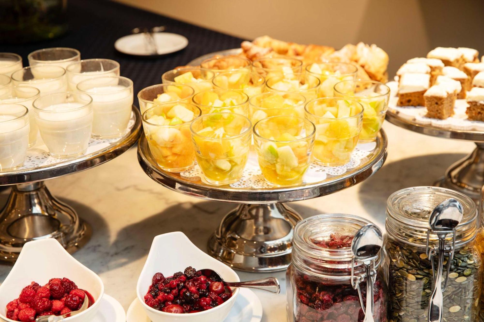 Radisson Blu Airport Terminal Hotel Arlanda Exterior photo Breakfast buffet